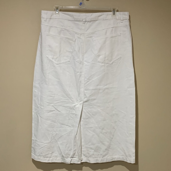 White jean skirt - Picture 4 of 7